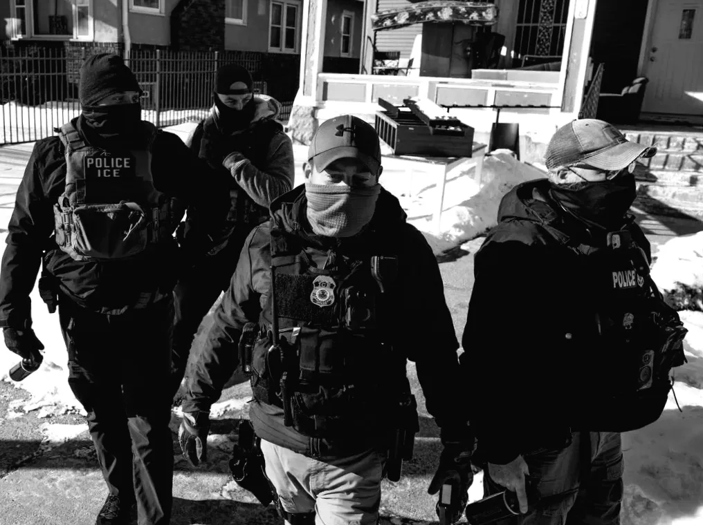 Суддя, призначений Трампом, стверджує, що ICE має "політику" расового профілювання: "Докази вражаючі та тривожні"