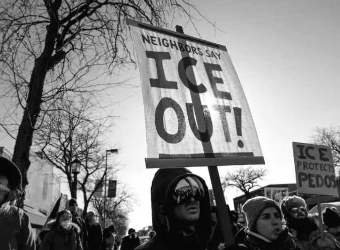 Республіканець відмовився від участі в губернаторських виборах у Міннесоті через критику зростання діяльності ICE.