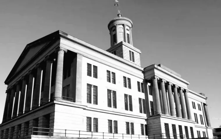 Запровадження жорсткої політики щодо нелегальної міграції відновлює питання перед Верховним Судом