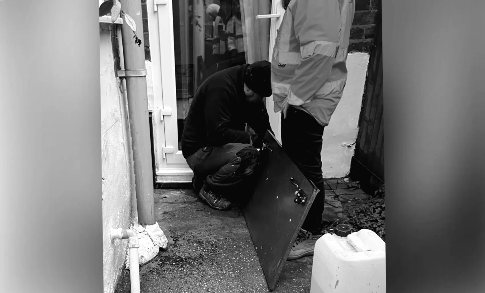 Захисні споруди встановлені вдома після повторних повеней.