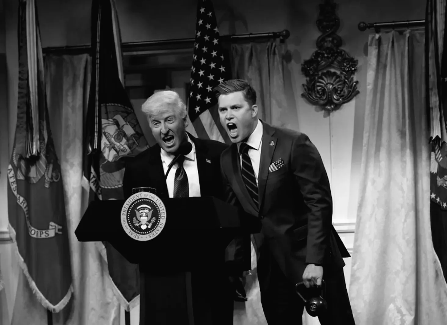 "Не вбивайте протестующих! Это наше дело!" - шоу "Saturday Night Live" насмехается над Хегсетом и кабинетом Трампа