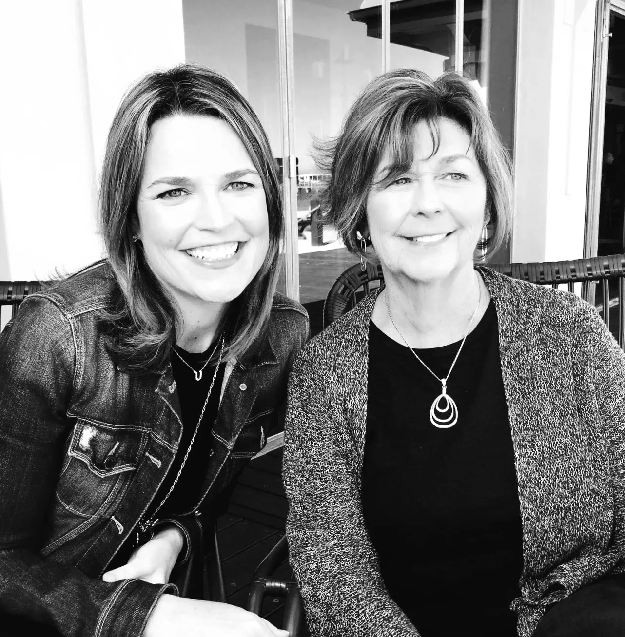 Співпрацівники Savannah Guthrie на NBC закликають надавати інформацію про зниклу маму Ненсі—через місяць після зникнення з дому в Аризоні.