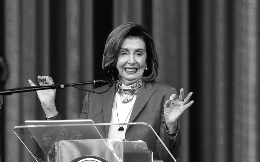 Ненсі Пелосі отримує критику в соцмережах за свою поведінку на заході з вшанування Боба Вейра