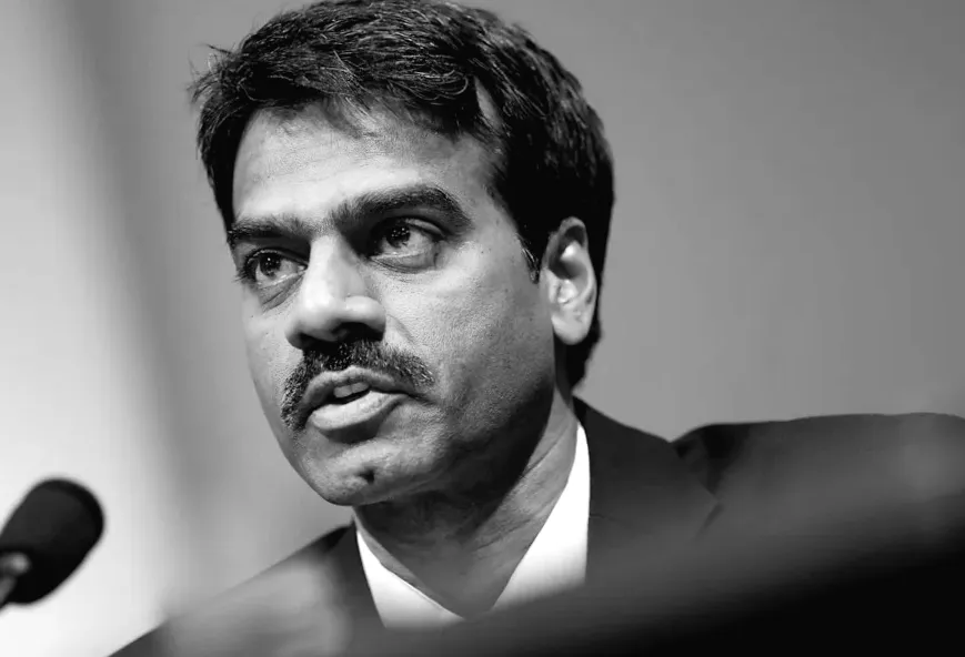 Світ MAGA нападає на голову CISA Трампа через очевидно расистські причини