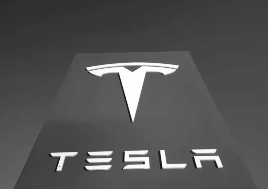 Ілон Маск заявив, що не продавав акції Tesla протягом трьох років: 'Купив мільярд доларів...'