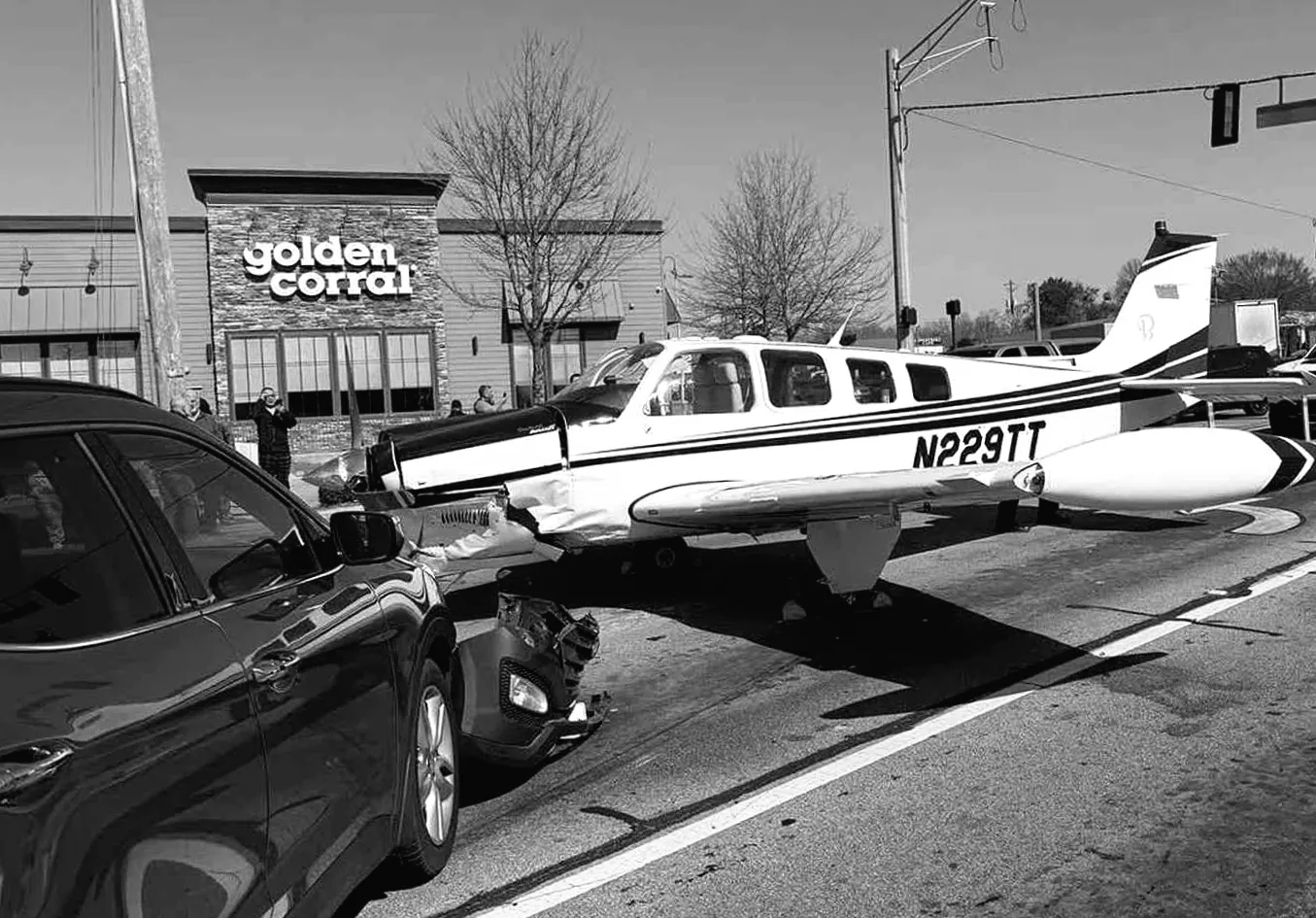 Пілот відправляє розпачливе повідомлення дружині перед екстреним приземленням на оживленій дорозі: "Ми не зможемо врятуватися"