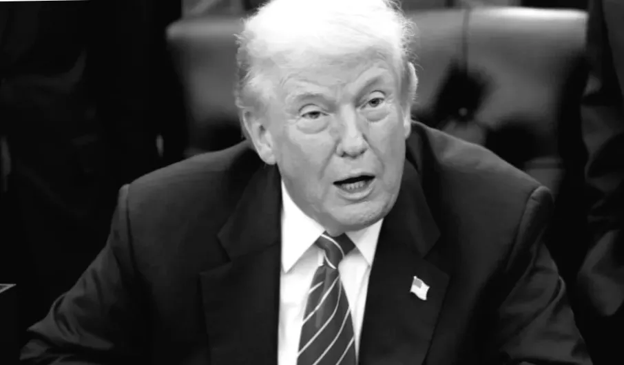 Дональд Трамп каже, що "слідкує за ракетами" під час польоту