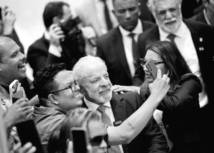 В Ріо викликає політичні обурення карнавальний виступ в підтримку Лули з Бразилії