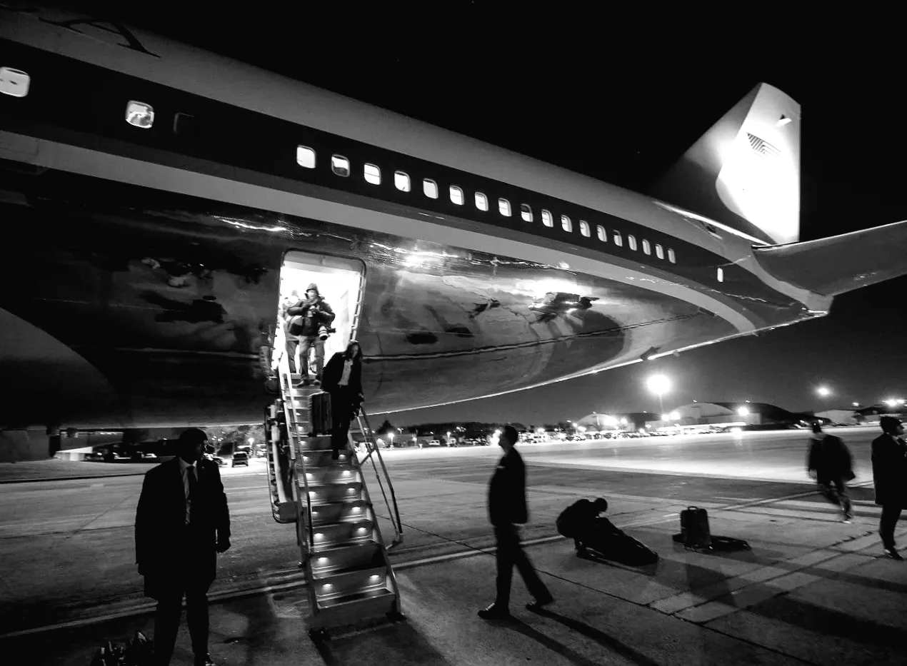 Літак Air Force One з Трампом на борту повертається через виявлення "незначної електричної проблеми"