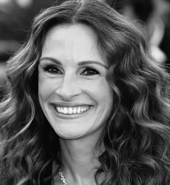 Ще не можемо змиритися з відкритою сукнею Джулії Робертс і підвіскою з полуницею на "Золотому глобусі"