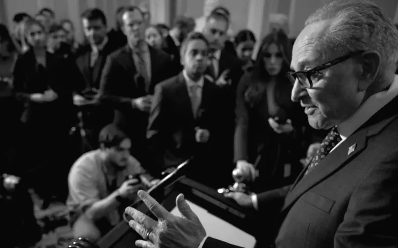 Переговори проходять активно для уникнення зупинки уряду, лідери Білого дому та Сенату шукають останню можливість.