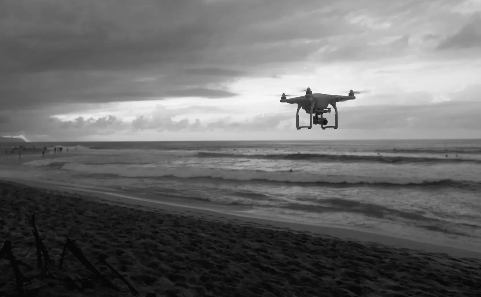 Вчений зачудований від того, що на відео дрона зафіксовано жахливе відкриття на пляжі: "30 ... помічено за 10-хвилинний польот дрона"