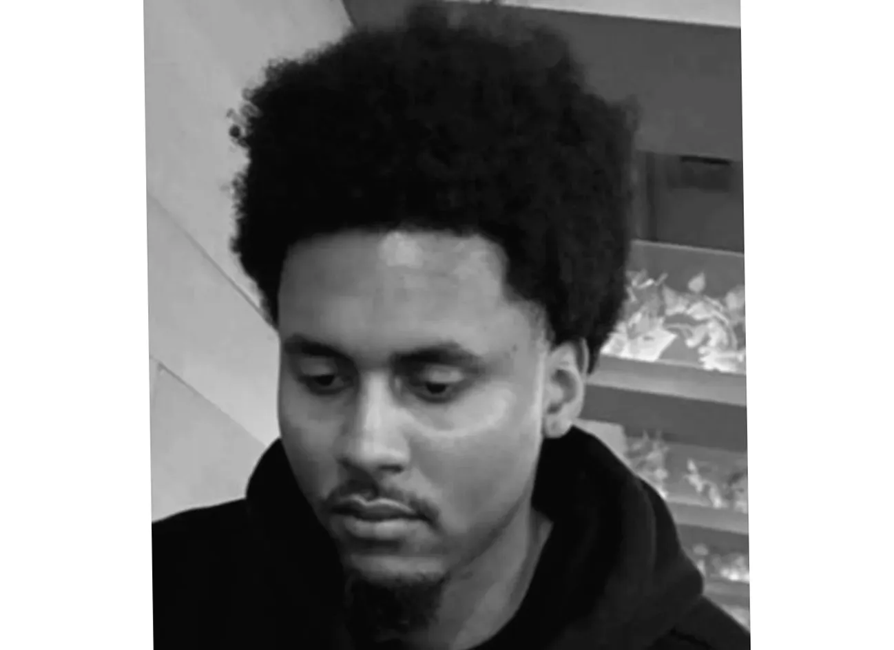 23-річний чоловік зник після того, як не встиг на міжнародний рейс після 10-денного візиту до батька