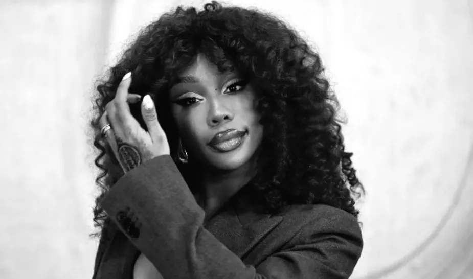 Топ-корсет та міні-шорти від SZA привертають увагу