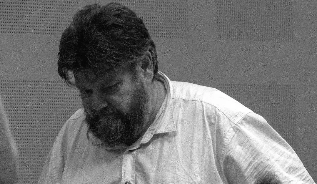 Чоловік, засуджений за брехню про VIP-секс-кільце, раніше вийшов на волю