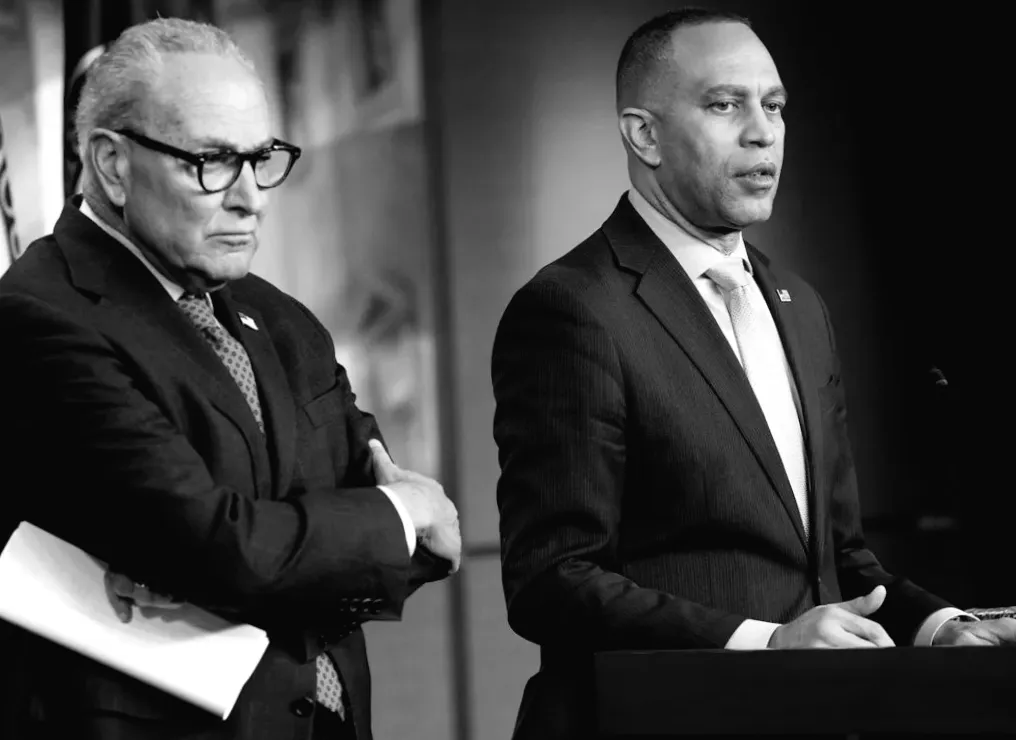 Шумер і Джеффріс починають уступати на своїй найпростішій вимозі до ICE.