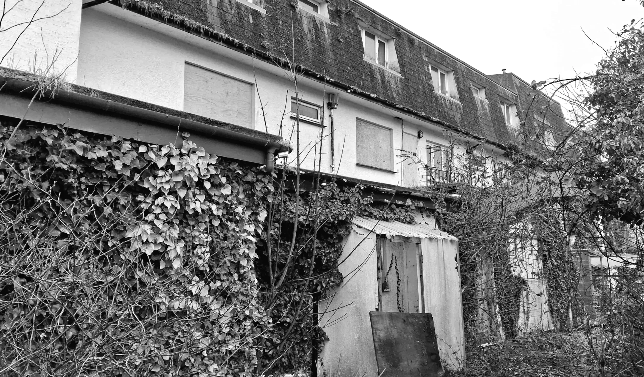 Видано зауваження про покращення через закритий готель.