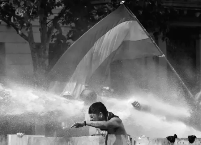 Аргентина наближається до реформи праці, незважаючи на протести.