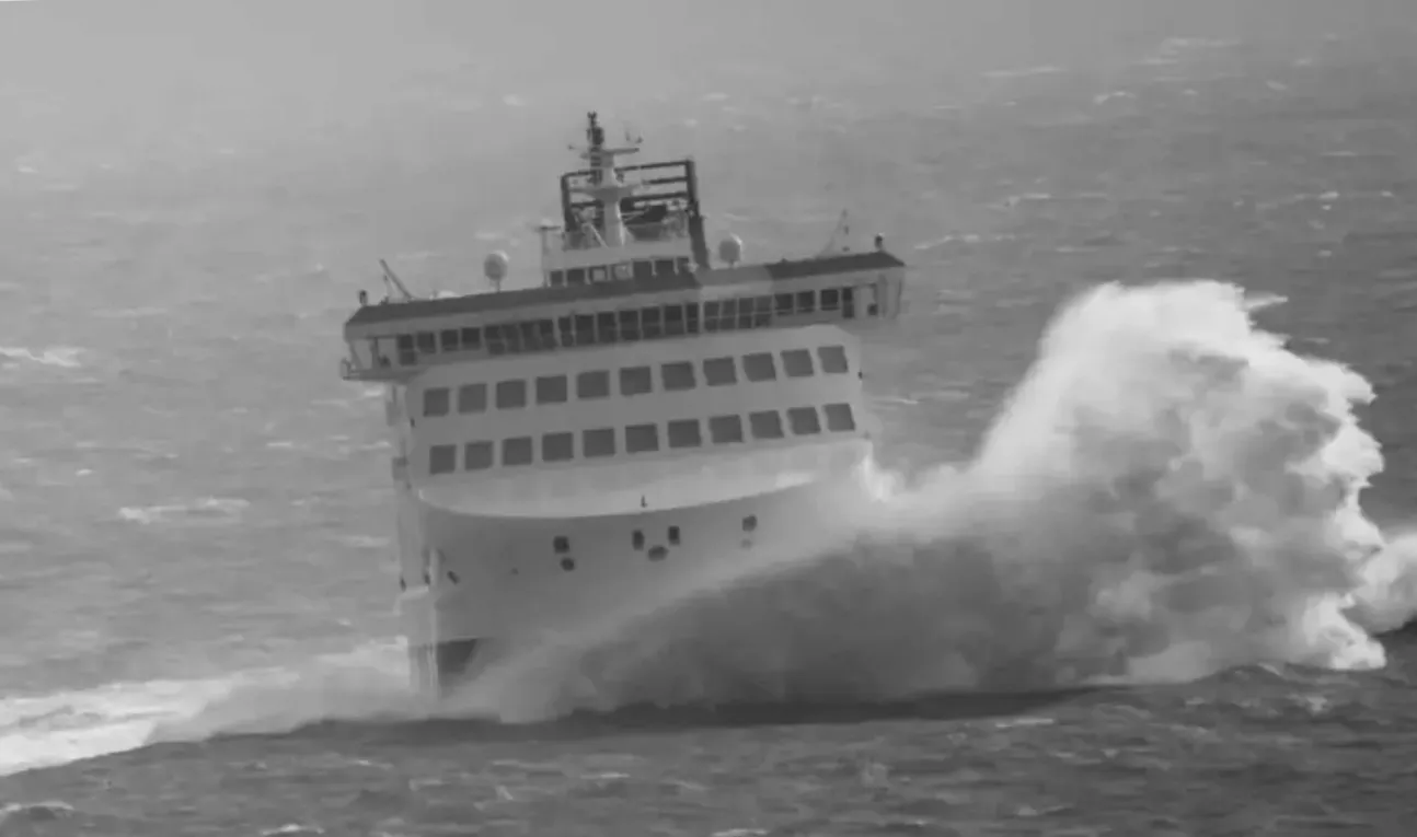 Сильні шторми призводять до широкого розгойдання подорожей