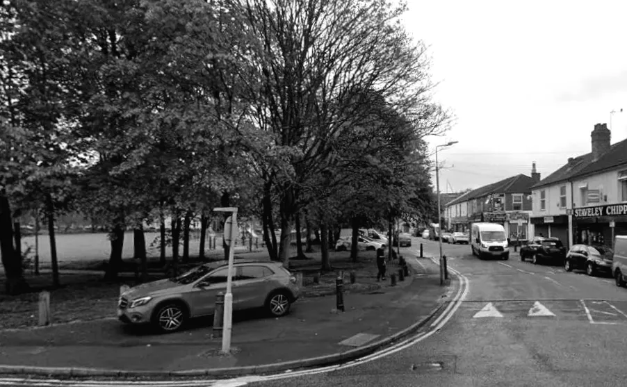 Ще п'ятеро чоловіків обвинувачені після потрійного вбивства