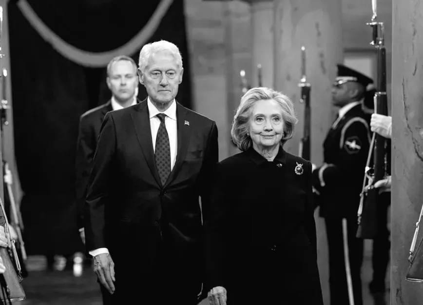 Комітет палати голосує за визнання Білла і Хілларі Клінтонів у президенті Конгресу.