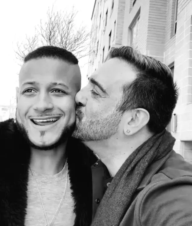 Чоловік був на крок від отримання постійної картки. Але тон офіцера змінився, і з'явилася ICE.