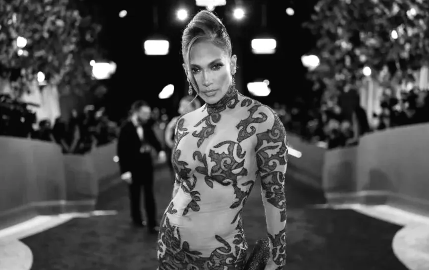 Дженніфер Лопес вибрала сміливий образ у білизні