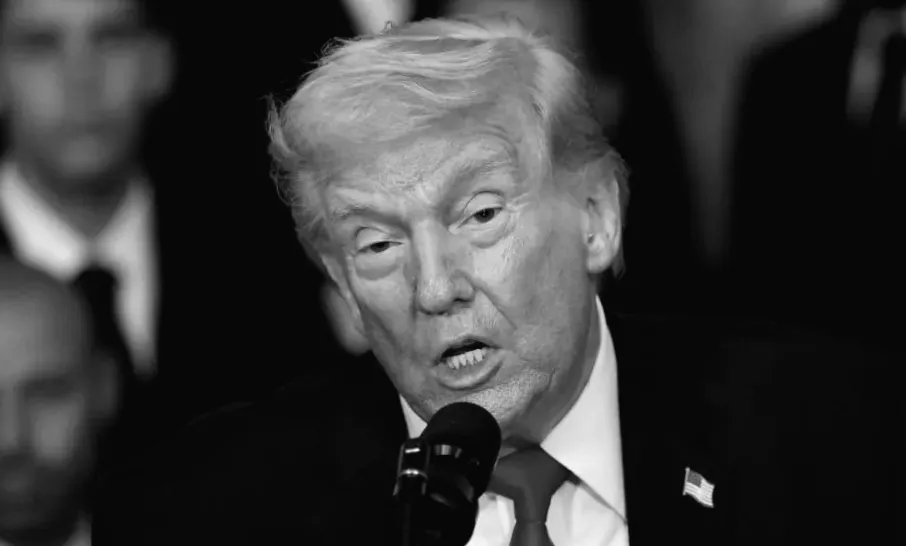 Зустріч Дональда Трампа з американськими пасторами на молитві викликає замішання