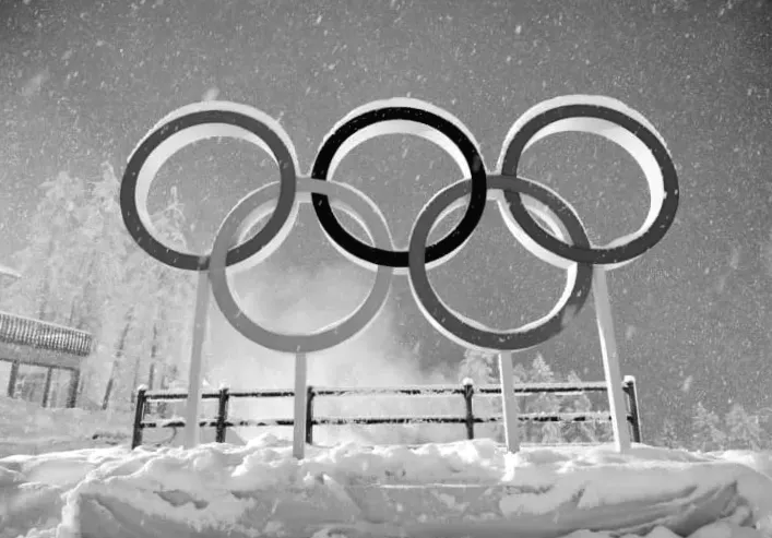 Необхідно змінити заголовок, оскільки він не відповідає смислу новини. Новий заголовок: Вандалізм вбудованих у Олімпійське селище вбиральнях вказує на порушення безпеки.