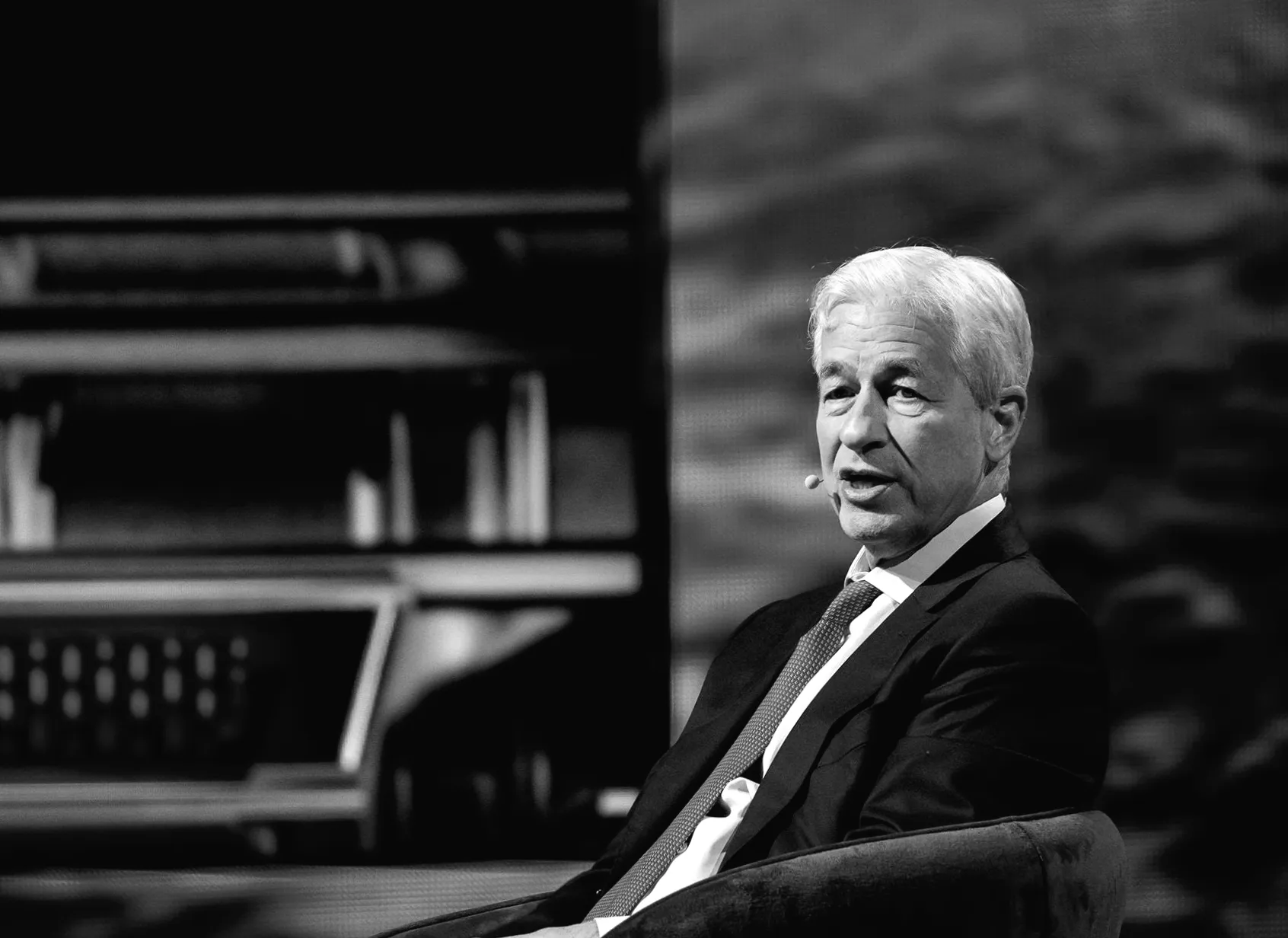 Jamie Dimon попереджає, що ейфорія від штучного інтелекту, рекордні акції і глупоти банків можуть призвести до наступної фінансової кризи.