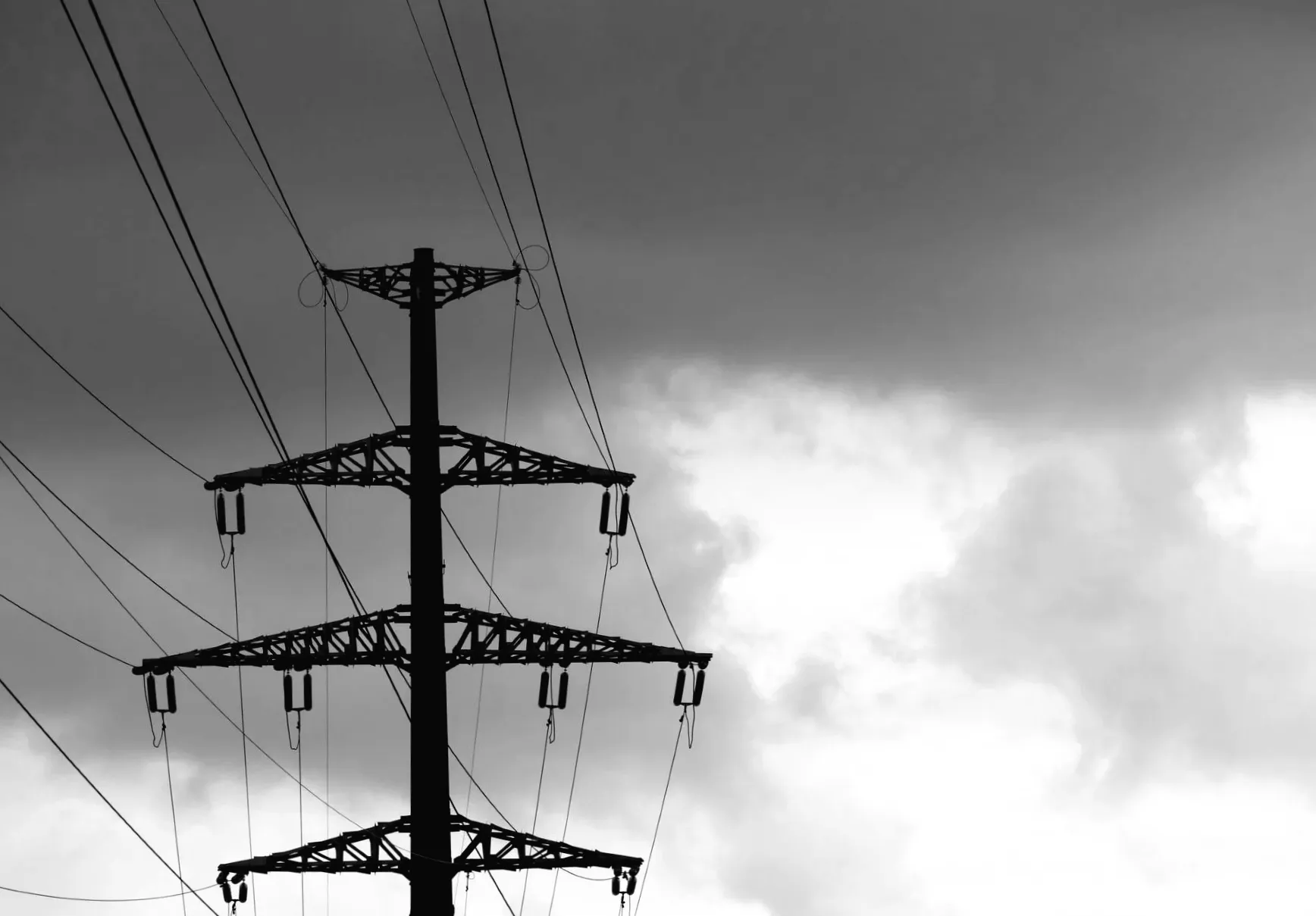 Чиновники б'ють на сполох через стрімкий ріст тарифів на електроенергію: "Це збільшення приховують"