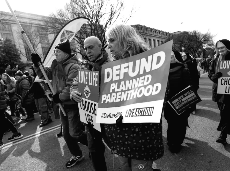 Федеральні та штатні органи вживають двохкомпонентний підхід для ускладнення можливості отримання аборту.