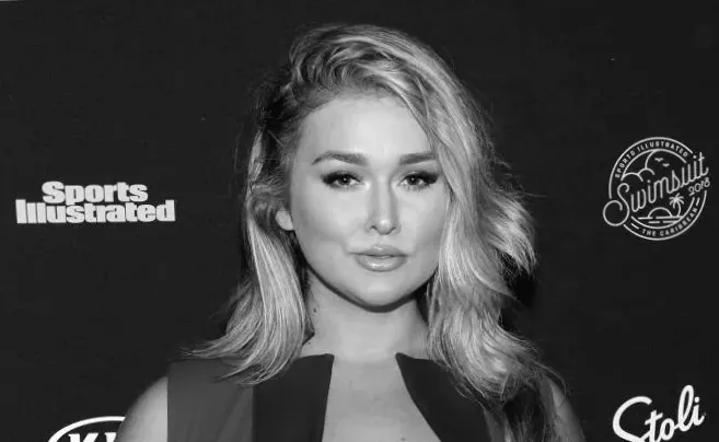 Зірка SI Swim без страху позує в снігу у відвертому бікіні (80 знаків)