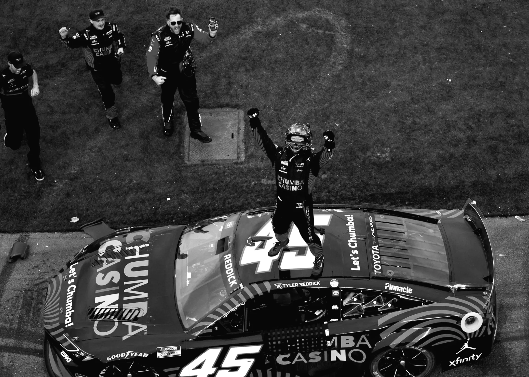 Тайлер Реддік перемагає на Дейтона-500 у гонках, що належать Майклу Джордану 23XI Racing.