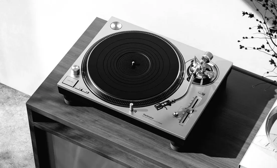 "Техніка пояснює, чому вініл може бути менше аналоговим, ніж ви думаєте"