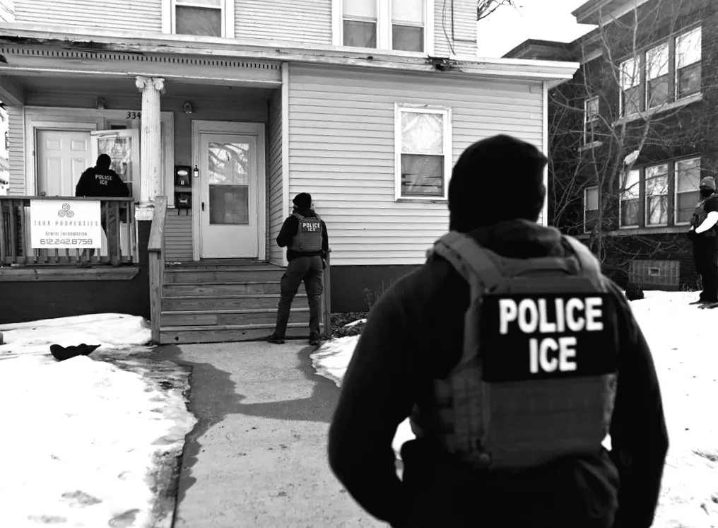 Власники магазину в Міннесоті стверджують, що їхній бізнес перевірили після критики ICE на телебаченні, - аудиторія Трампа.