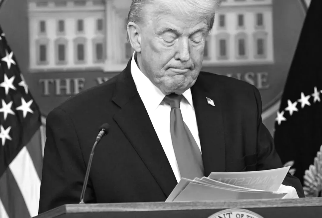 Трамп, 79, почав прес-конференцію читати голосно самому собі