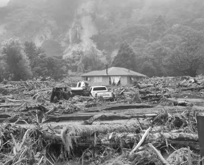 Двоє загинули, декілька зникли внаслідок зсувів і повеней по всій Новій Зеландії