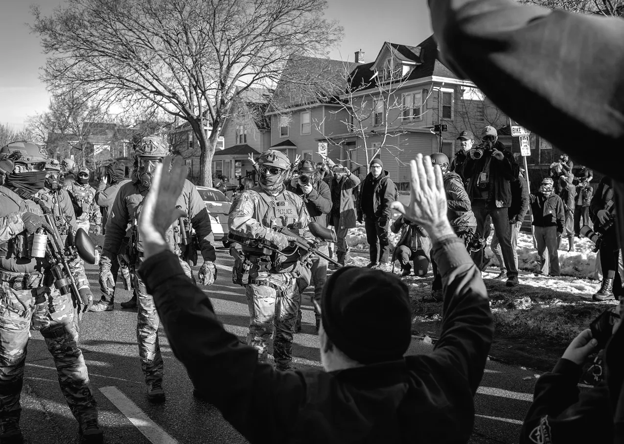 Як у Міннеаполісі, робот-ресторан, посередник-охоронець: Огляд новин дня