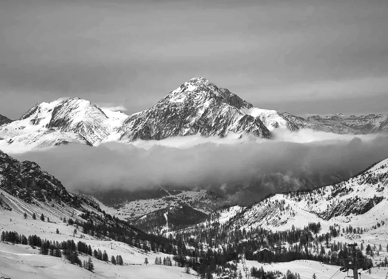 Четверо лижників загинули протягом 3 днів через "великі лавини" в одному гірському хребті.