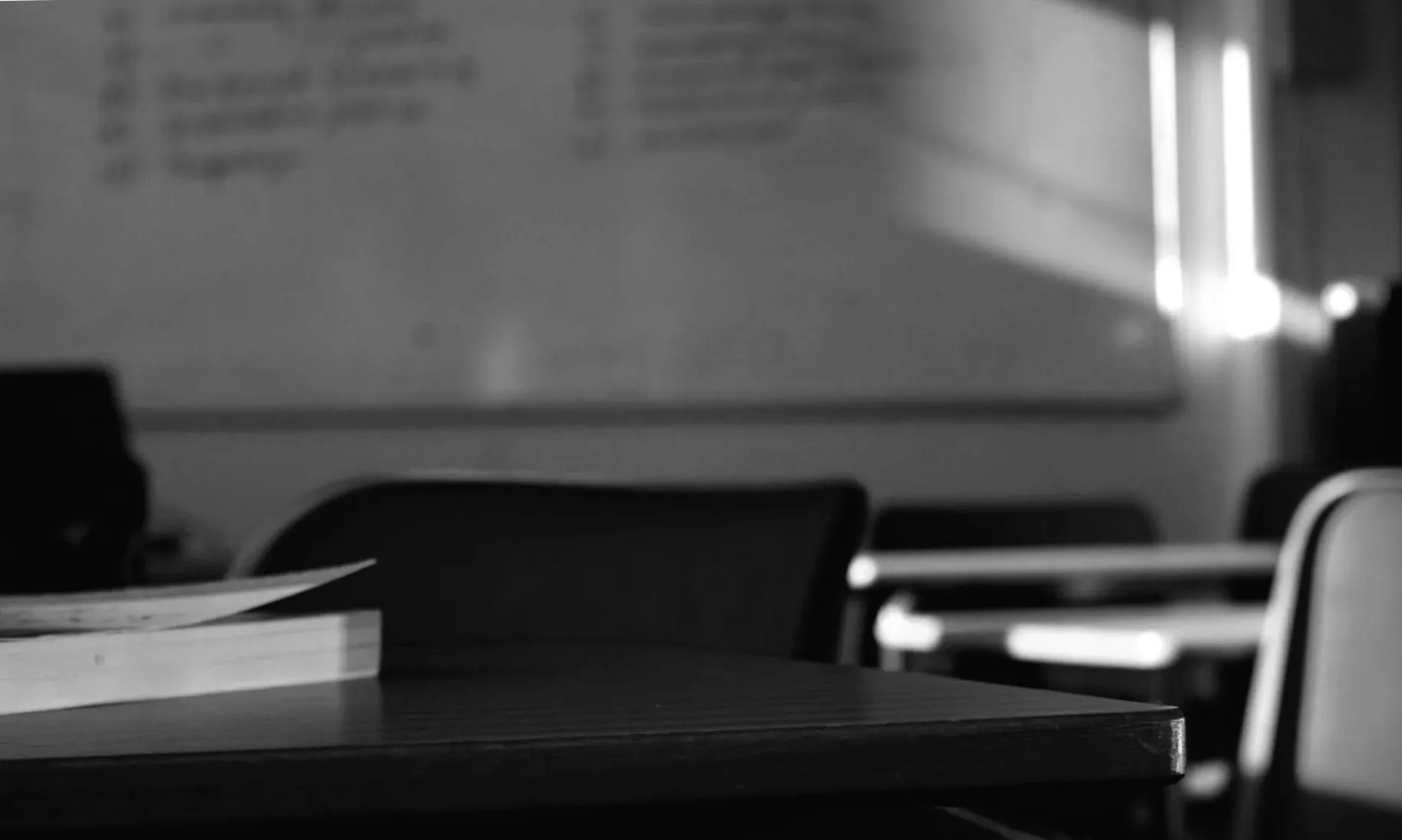 Вчитель заборонений за статеві стосунки з учнем.