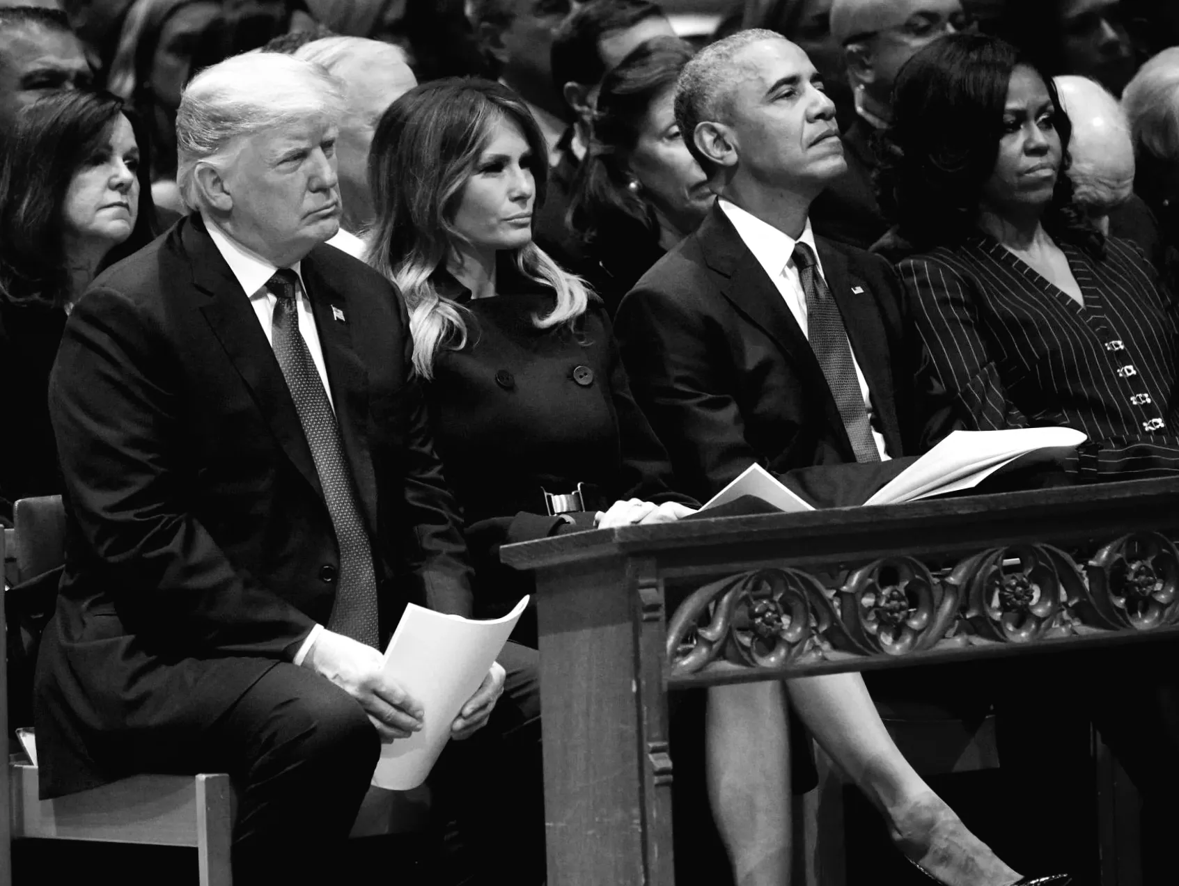 Трамп поширив відео з расистськими зображеннями Обами під час нічних публікацій.