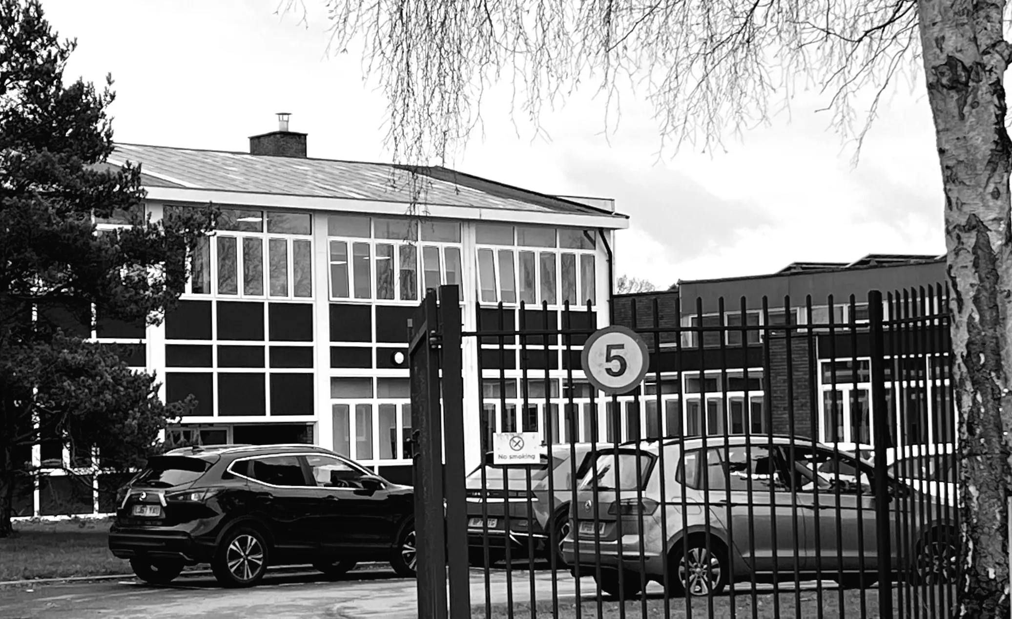 Спільнота об'єднується після смерті учня школи