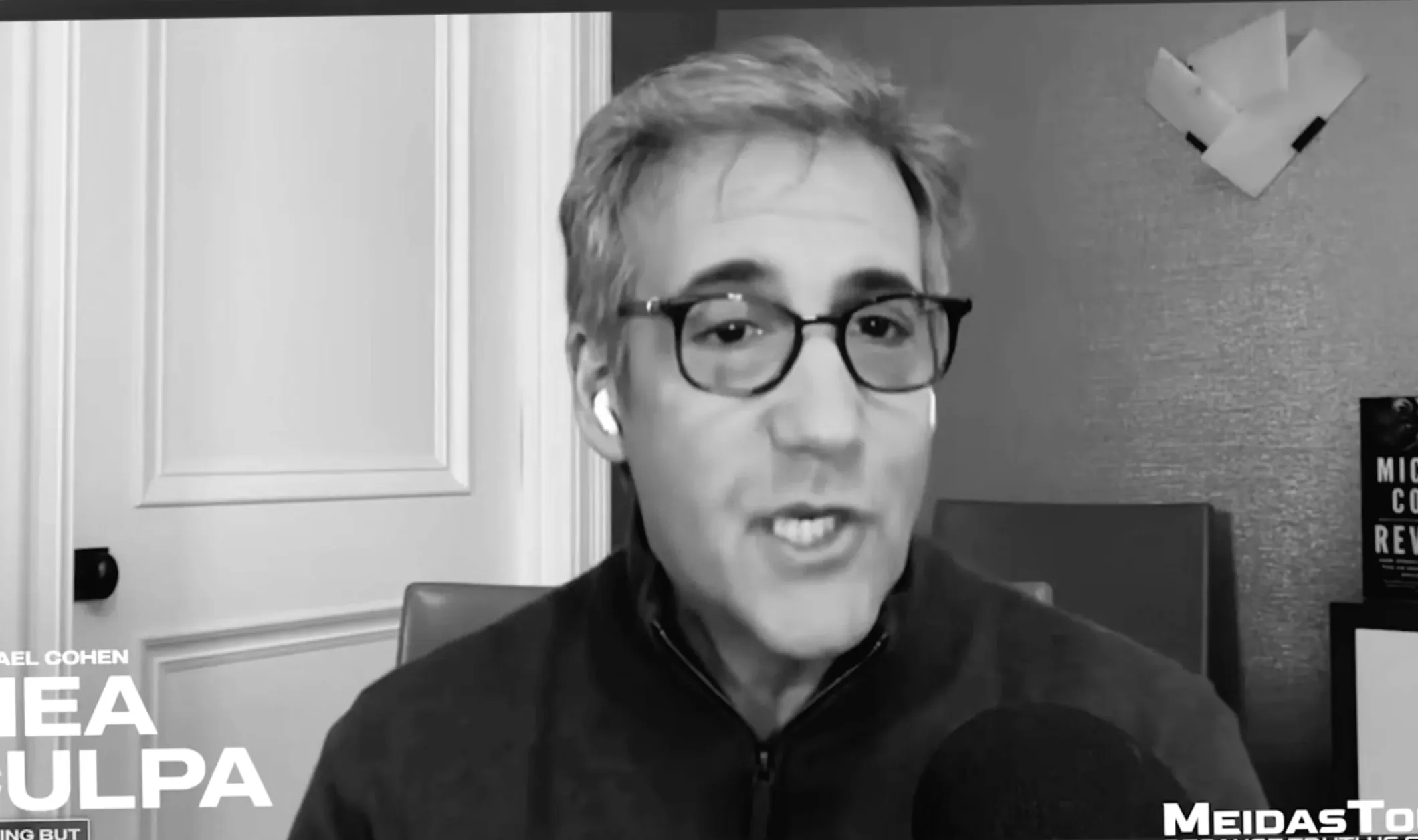 Прогресивна мережа MeidasTouch відмовляється від подкастів Майкла Коена після того, як він заявив, що його змусили свідчити проти Трампа.