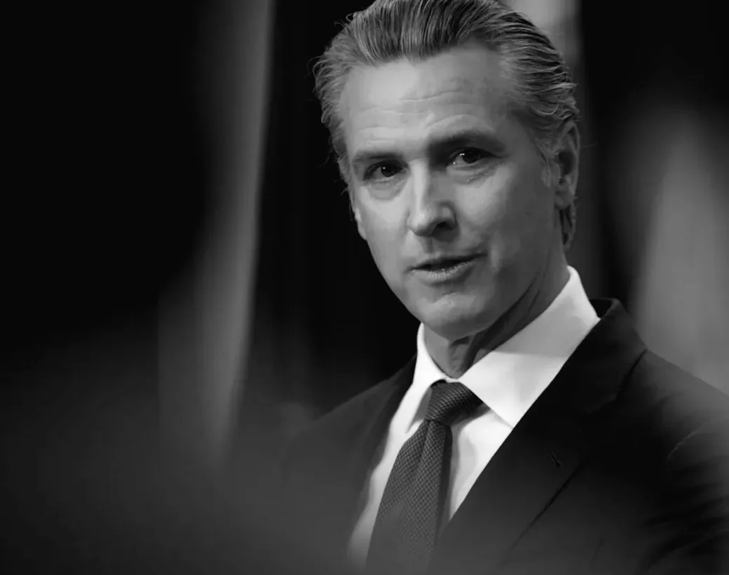 Ґевін Ньюсом колись був постійним учасником Давосу. Що стоїть за його несподіваним поверненням цього тижня?