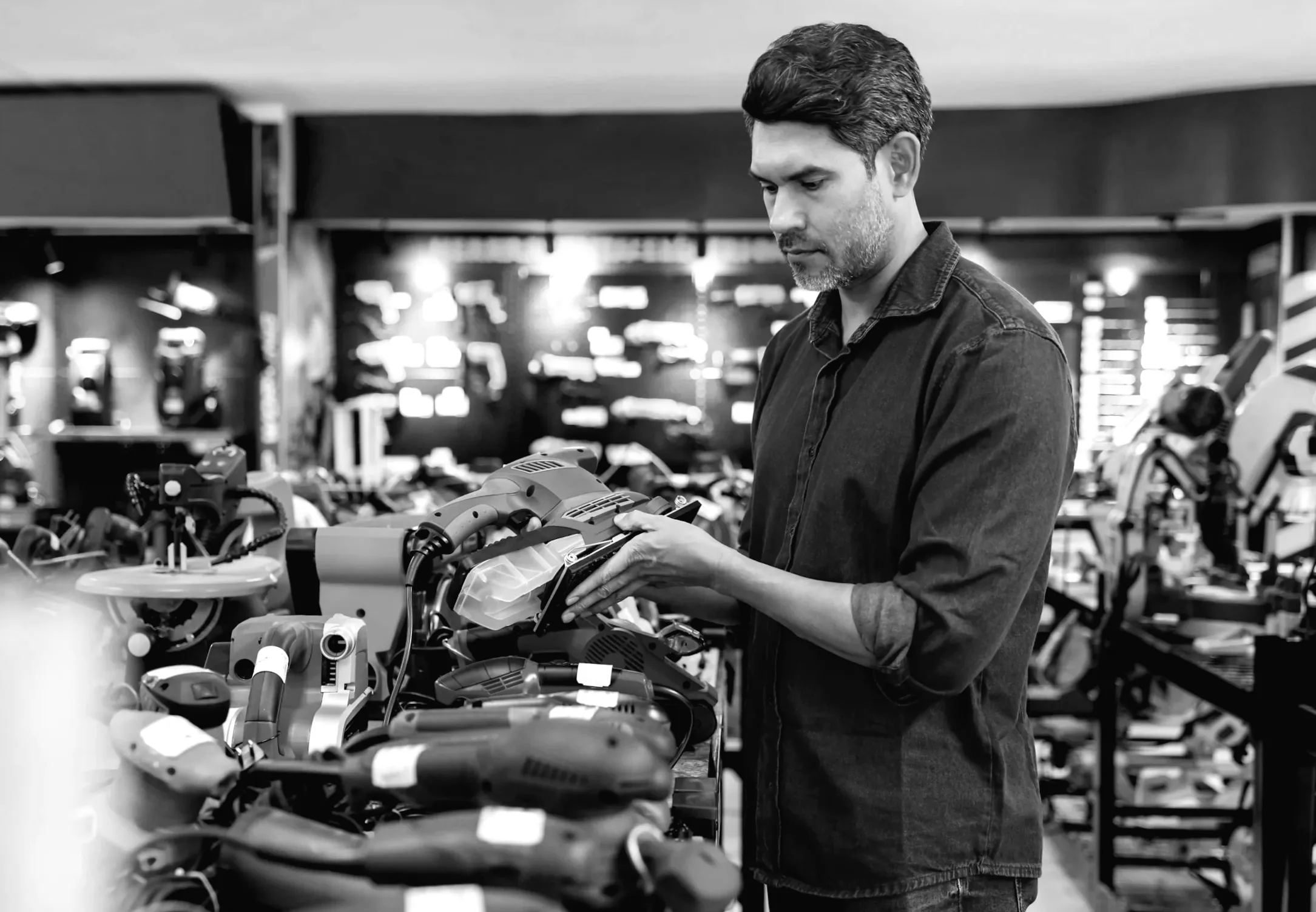 Українці розповіли, на що вони відмовляються витрачати гроші, адже це потрібно лише раз на рік