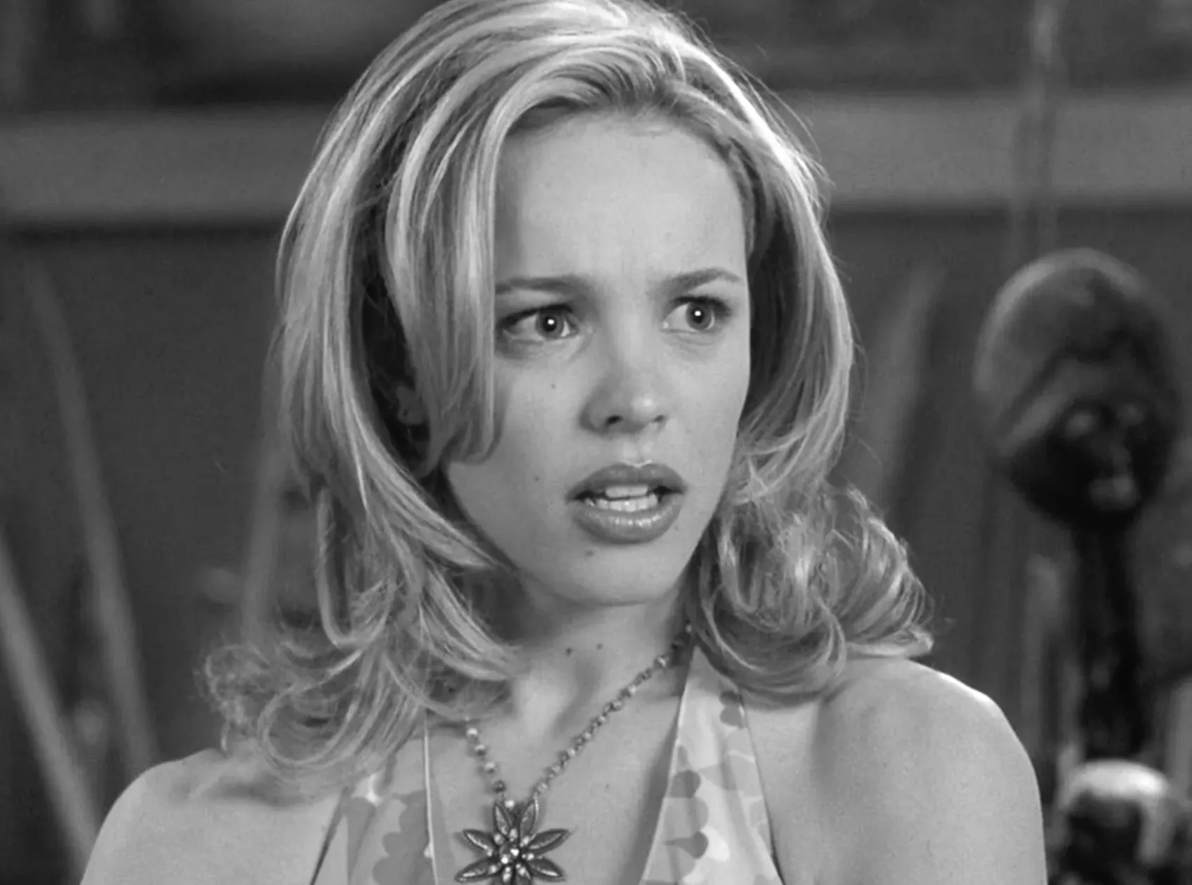 Режисер Сем Реймі насміявся з ранніх фільмів Рейчел МакАдамс, помиляючись у назві фільму Роба Шнайдера "Гаряча курочка"