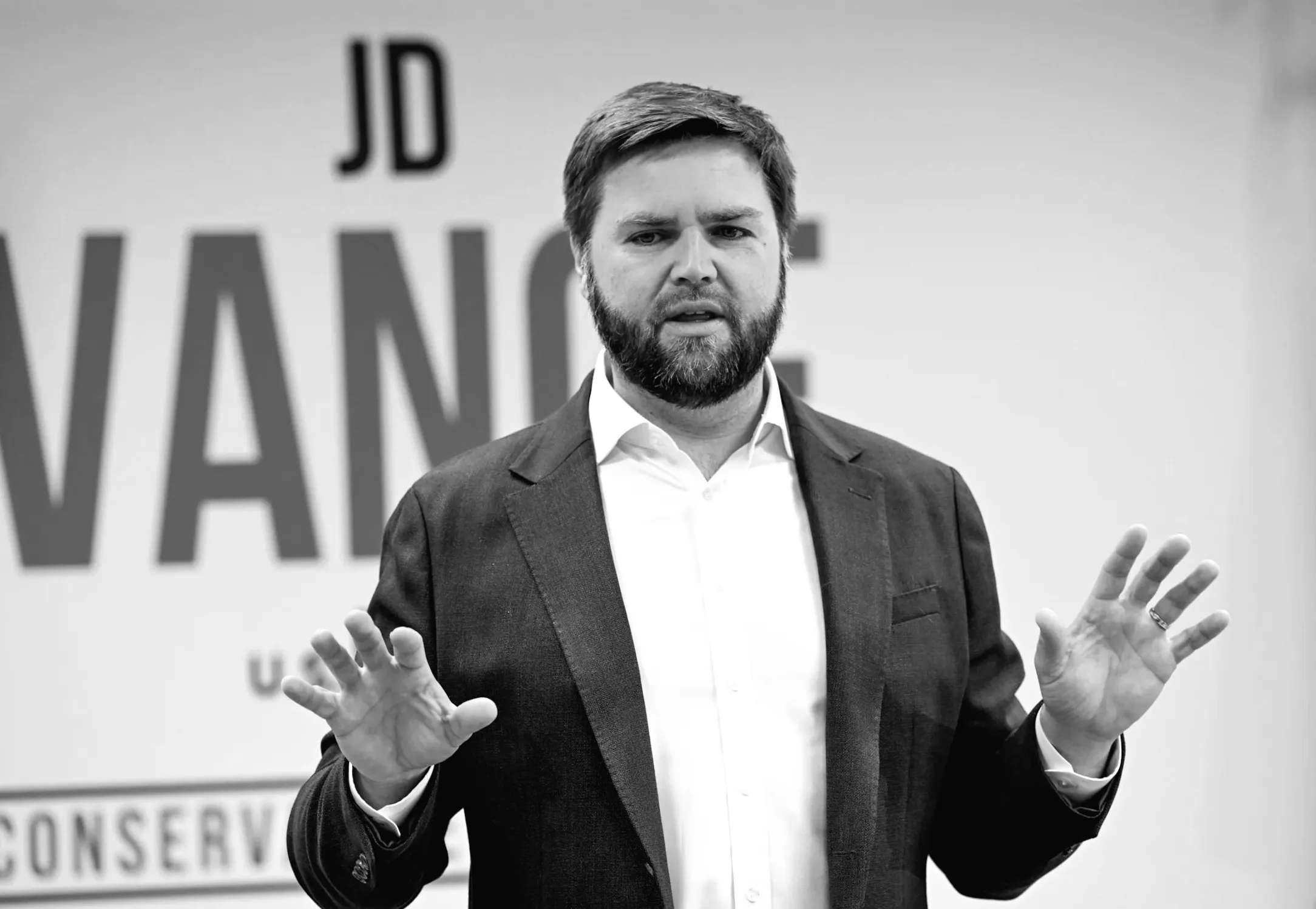 Віце-президент JD Ванс та друга леді Уша Ванс очікують четверте дитя: деталі їхнього стосунку