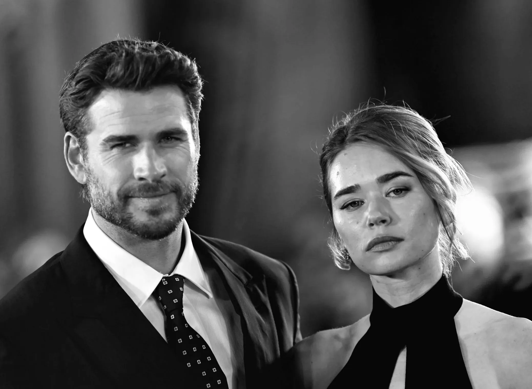 Нове: Ліам Гемсворт та наречена Габріелла Брукс у костюмах на рідкісній побачення через 3 місяці після заручин