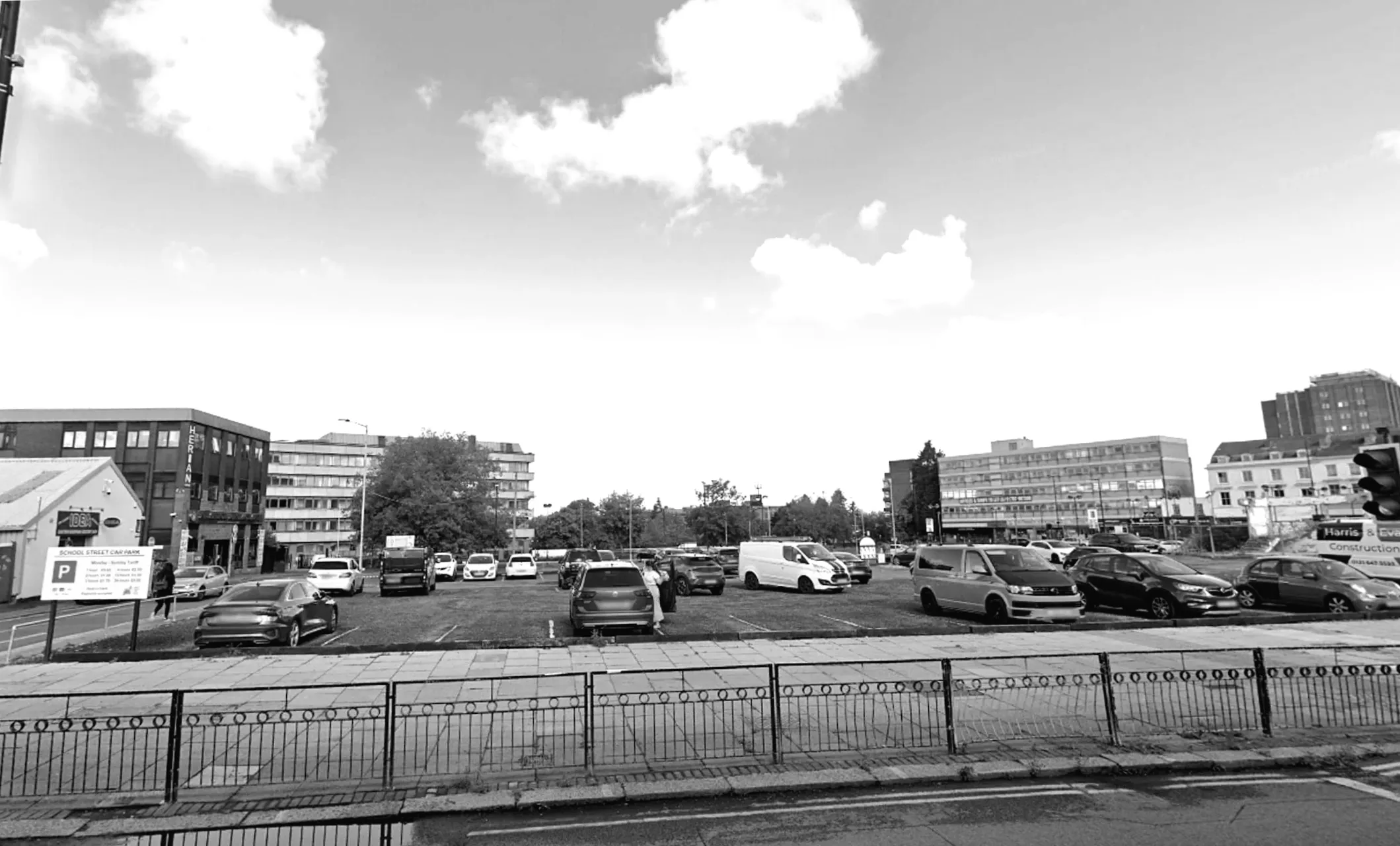 Пропозиція зберегти тимчасовий автостоянку відкритим на 12 місяців